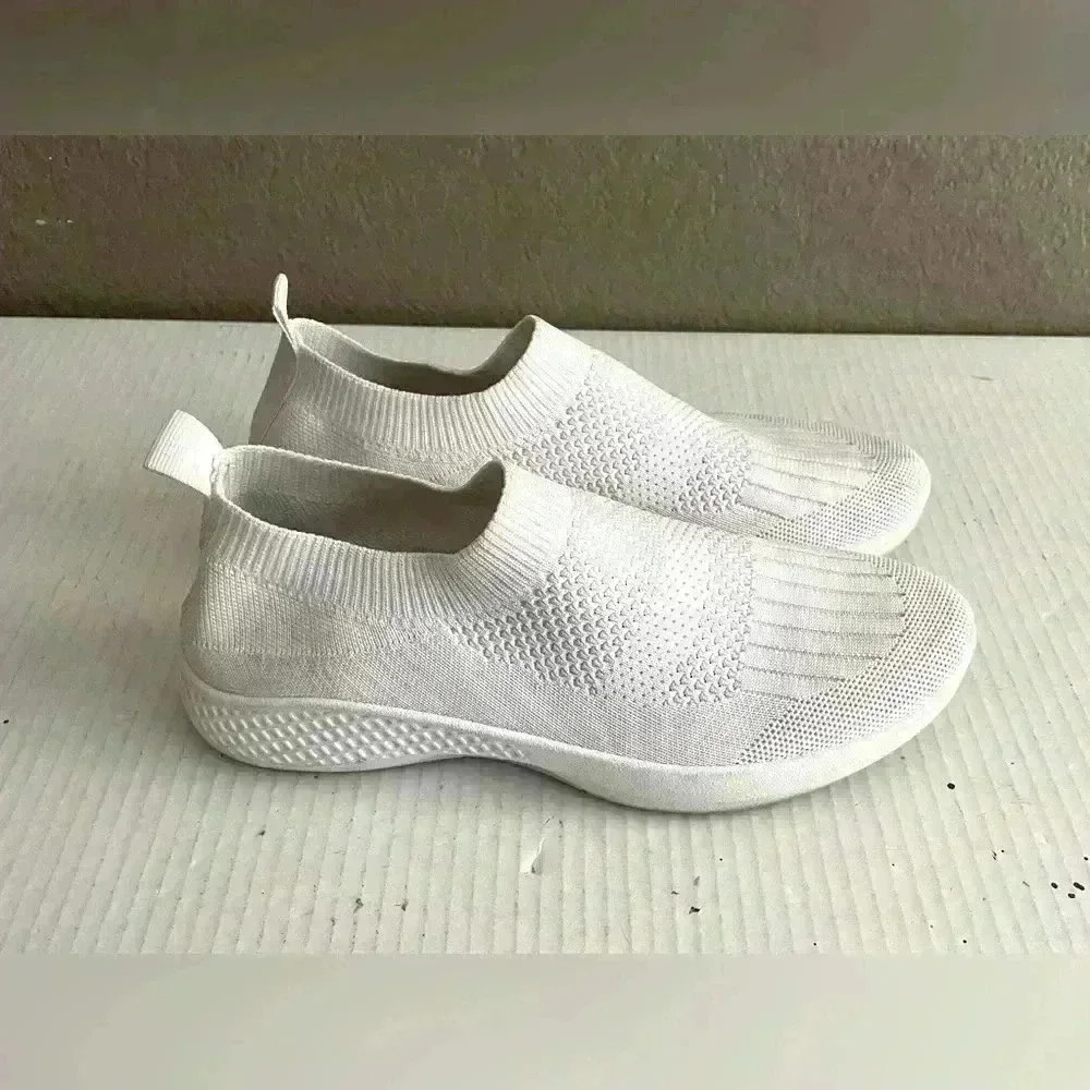 Tommy‎ Bahama Womens  White comfy Knit Slip On Sneakers Shoes size 7.5